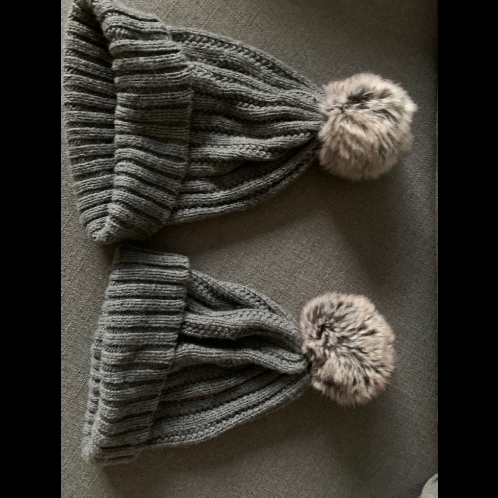Knit Pom Pom toque lot of 2